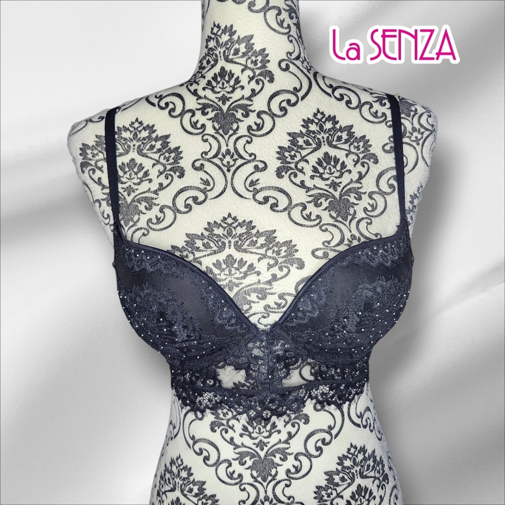 LA SENZA Beyond Sexy Classic Plunge Lace Bra - 32C